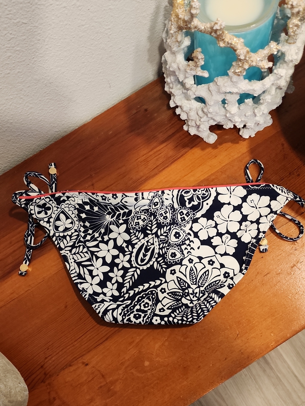 NEW! Tommy Bahama Navy, White Size XS Tie-Side Bikini Bottom UPF 50 - Picture 3 of 4